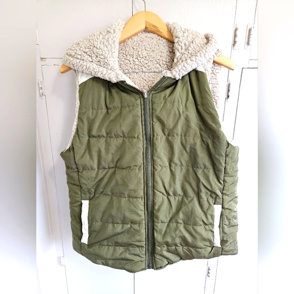 No tags Jackets & Blazers - New Olive green Fleece lined Winter Vest Size XL